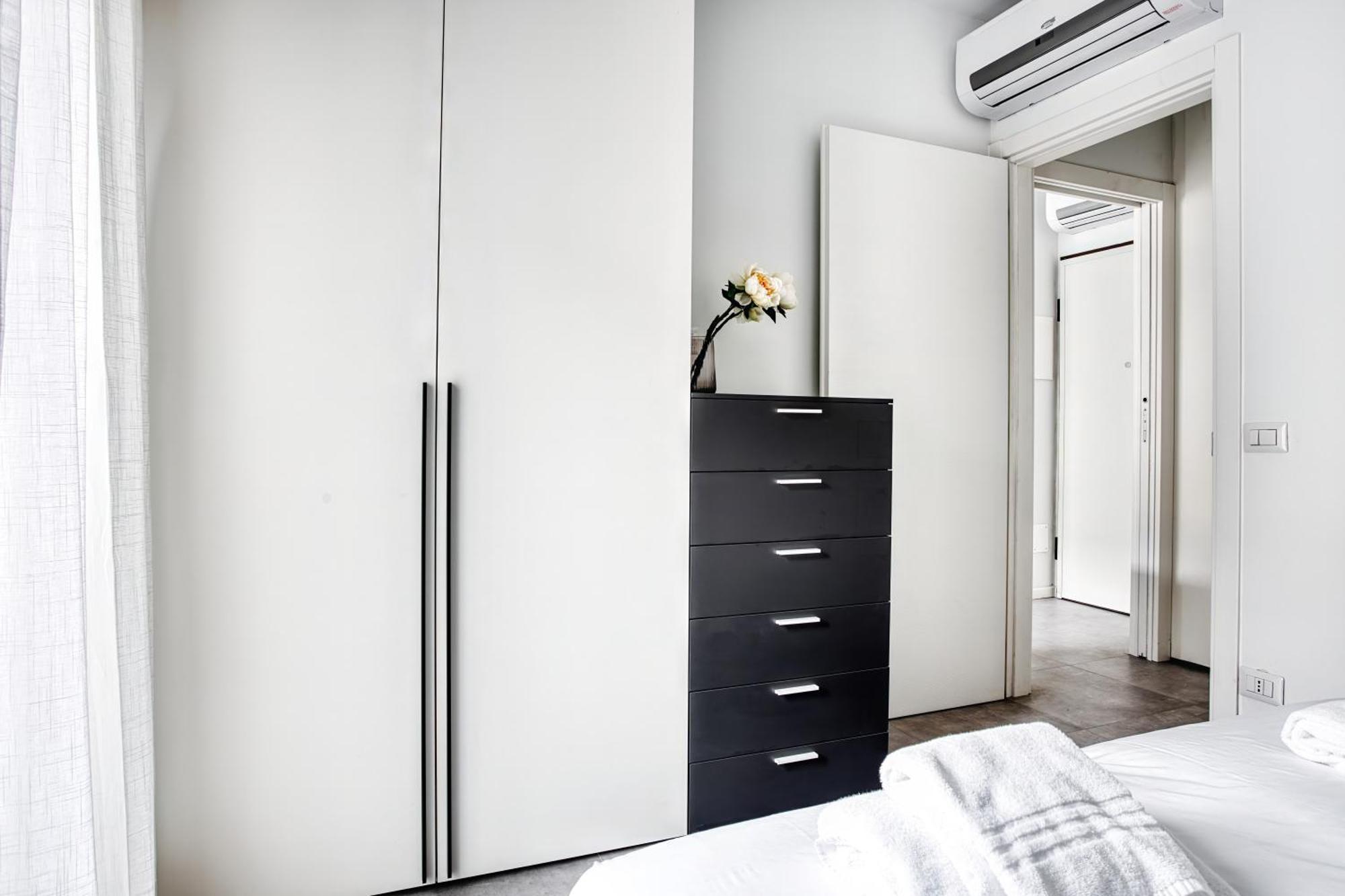 Sleek City Abode In Maciachini Milan Exterior photo